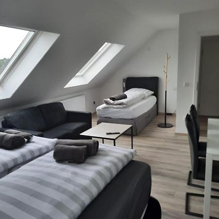 Ferienwohnung Apartment - Free Parking - Wifi - Kitchen Есен Екстериор снимка