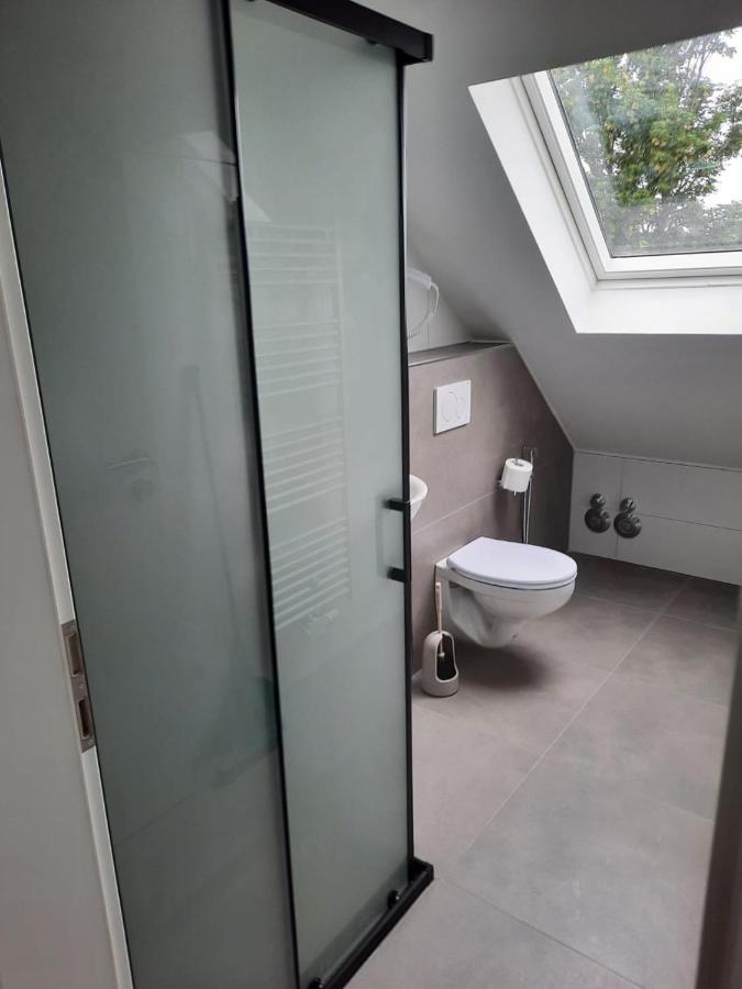 Ferienwohnung Apartment - Free Parking - Wifi - Kitchen Есен Екстериор снимка