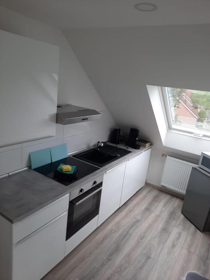 Ferienwohnung Apartment - Free Parking - Wifi - Kitchen Есен Екстериор снимка