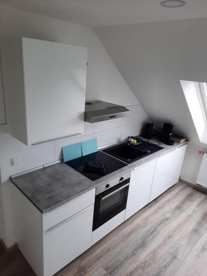 Ferienwohnung Apartment - Free Parking - Wifi - Kitchen Есен Екстериор снимка